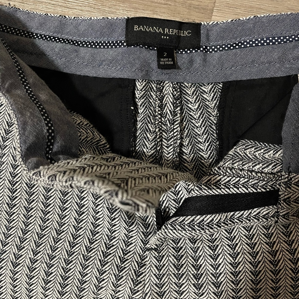 Banana Republic Pattern Shorts in size 2